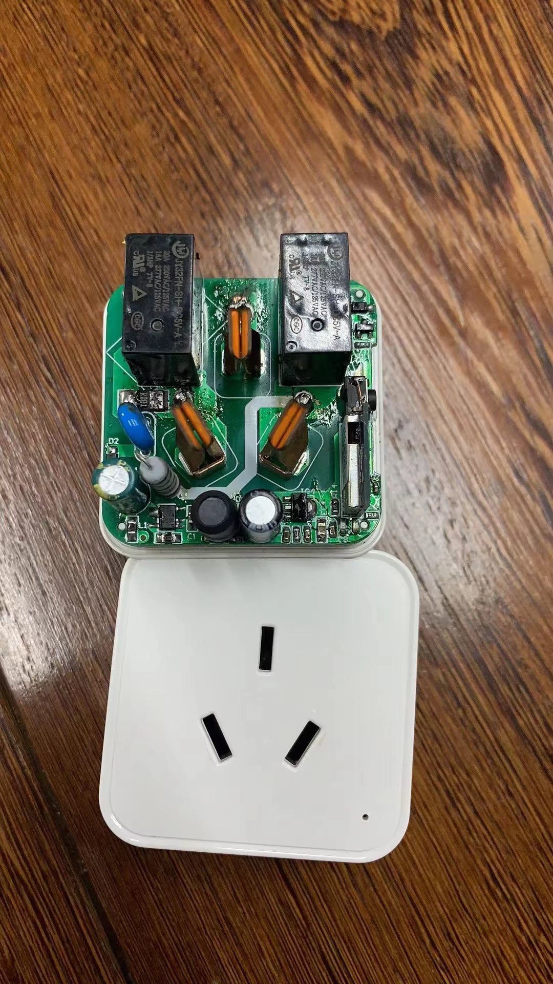 Smart Power Plug with Energy Monitoring - Zigbee